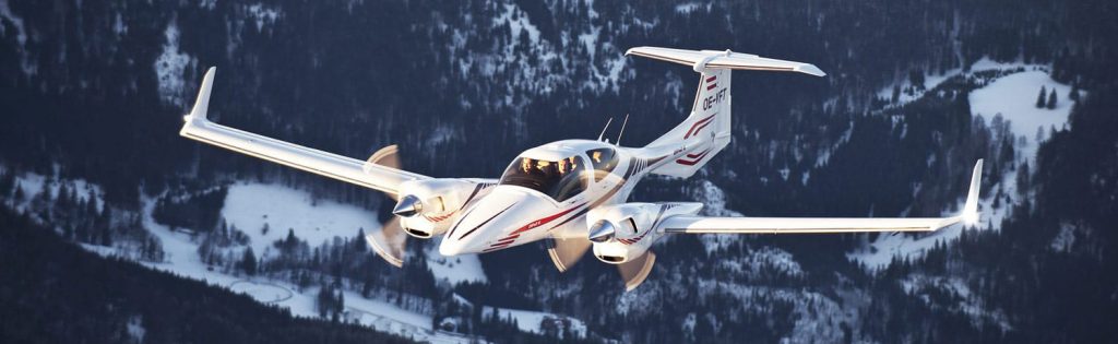 Diamond DA-42 е двумоторен бутален самолет за леката авиация с икономични бензинови двигатели