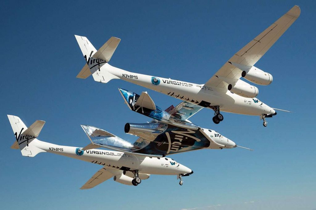 Белият Рицар е гордостта на компанията Virgin Galactic. Разработката на апарата-носител отнема над 15 години, но той вече е налетял над 8000 часа без особени проблеми по летателните си характеристики.