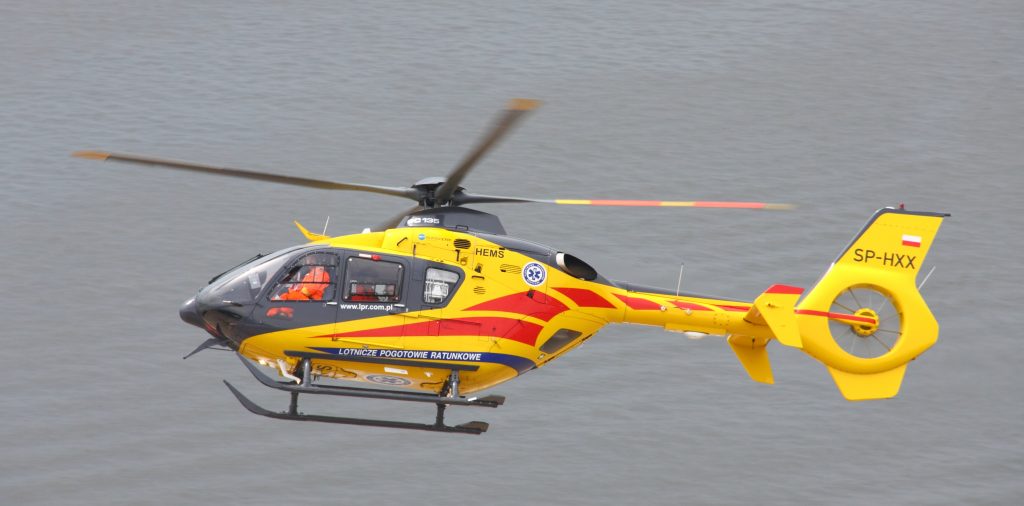 Полша също разполага с над 25 хеликоптера Н-135 за аварийно-спасителна дейност. България няма нито един, а частната авиокомпания Хели Ер продаде и последния наличен хеликоптер за аварийно-спасителна дейност, след като не срещна никаква подкрепа от държавата за развиването й в България
