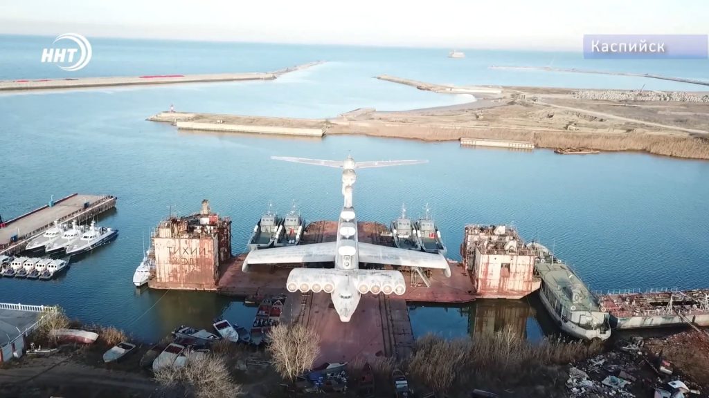 Въпреки престоят си от няколко десетилетия в базата Каспийск, корабът все още може да се движи по вода, за да достигне мястото си на вечен покой.