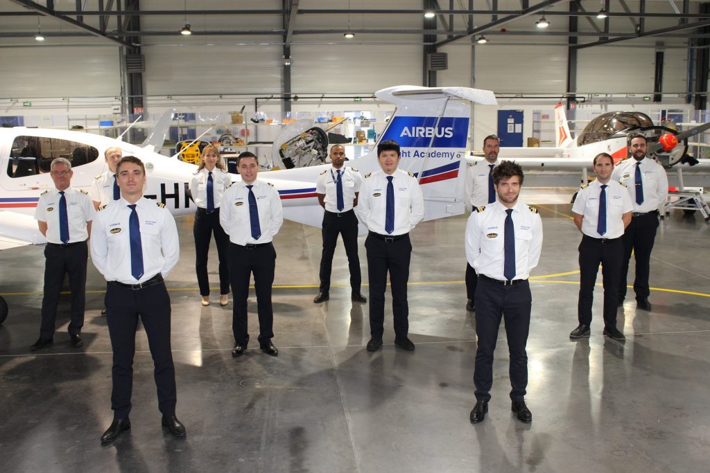 Завърши първият курс професионални пилоти, обучени от Airbus Авио Форум